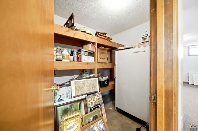 2320 NE 46th ST, Topeka, KS 66617