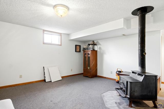 2320 NE 46th ST, Topeka, KS 66617