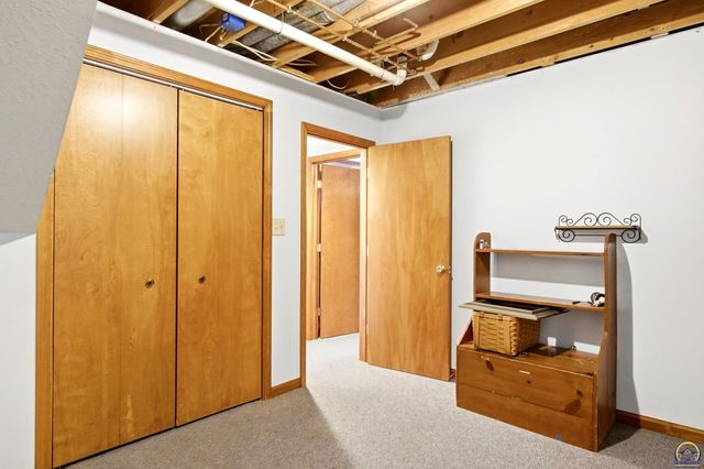 2320 NE 46th ST, Topeka, KS 66617