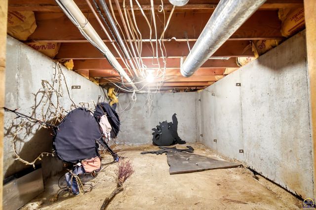 2320 NE 46th ST, Topeka, KS 66617