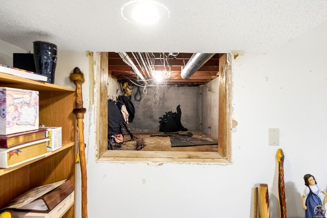 2320 NE 46th ST, Topeka, KS 66617