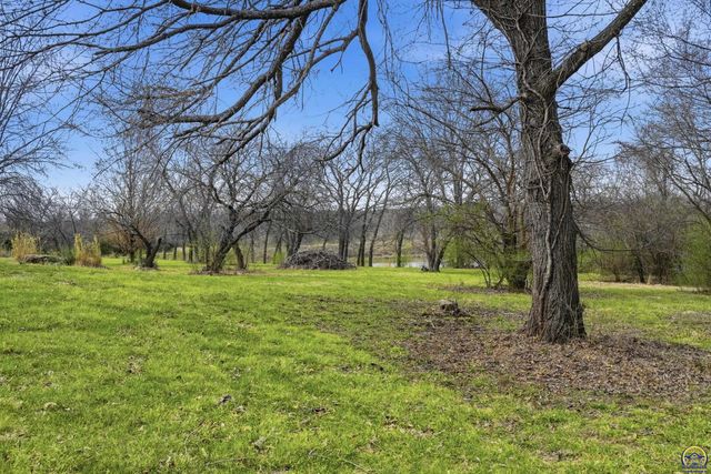 2320 NE 46th ST, Topeka, KS 66617