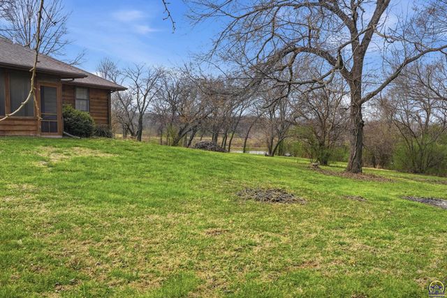 2320 NE 46th ST, Topeka, KS 66617