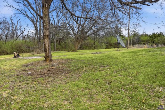 2320 NE 46th ST, Topeka, KS 66617