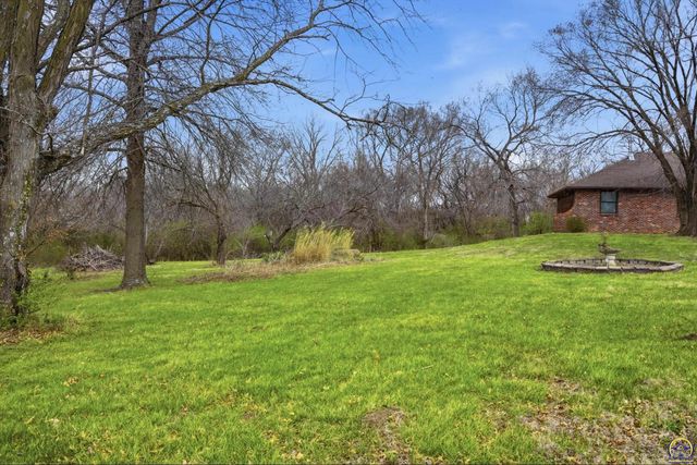 2320 NE 46th ST, Topeka, KS 66617