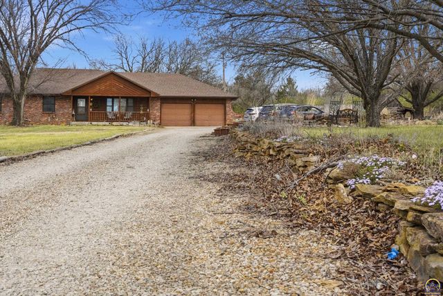 2320 NE 46th ST, Topeka, KS 66617