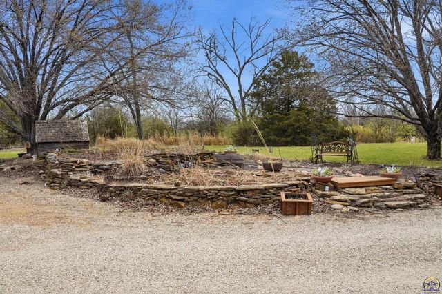 2320 NE 46th ST, Topeka, KS 66617