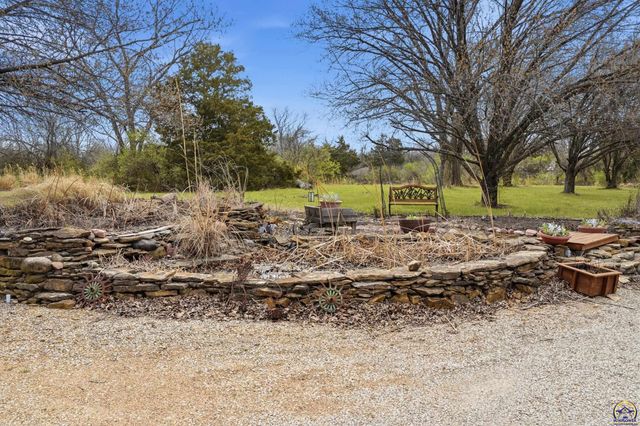 2320 NE 46th ST, Topeka, KS 66617