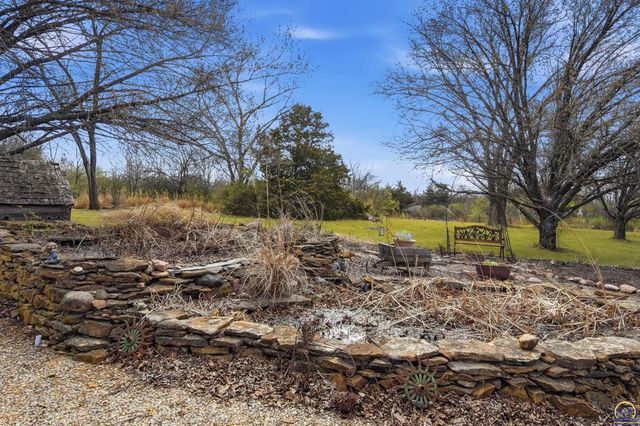 2320 NE 46th ST, Topeka, KS 66617