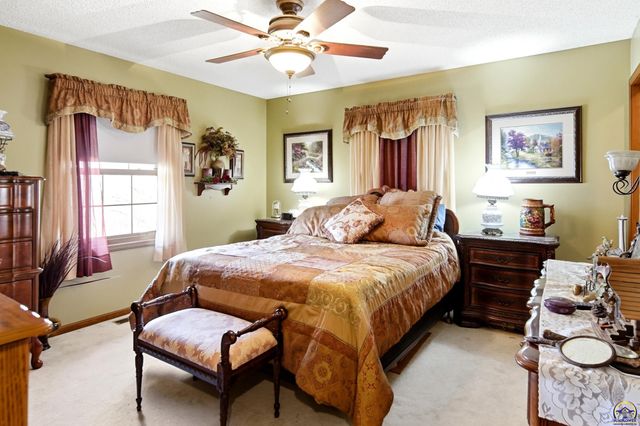 2320 NE 46th ST, Topeka, KS 66617