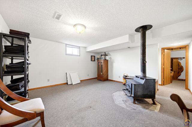 2320 NE 46th ST, Topeka, KS 66617