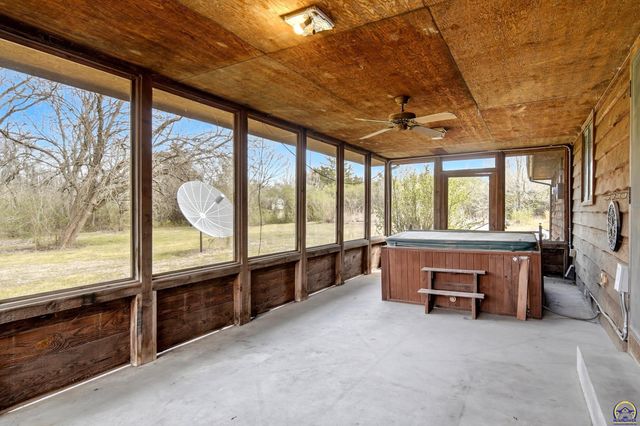 2320 NE 46th ST, Topeka, KS 66617