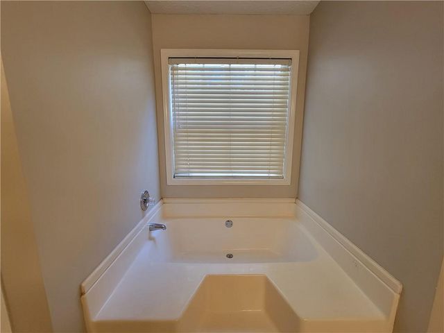 518 Bellingham Drive, Sugar Hill, GA 30518