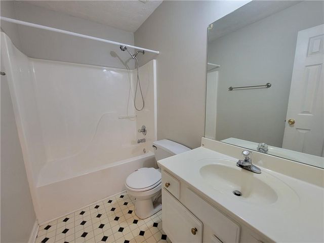 518 Bellingham Drive, Sugar Hill, GA 30518