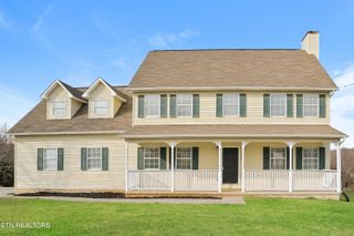 1120 Cattlemans Drive, Lenoir City, TN 37772