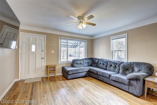 1216 E George Avenue, Hazel Park, MI 48030