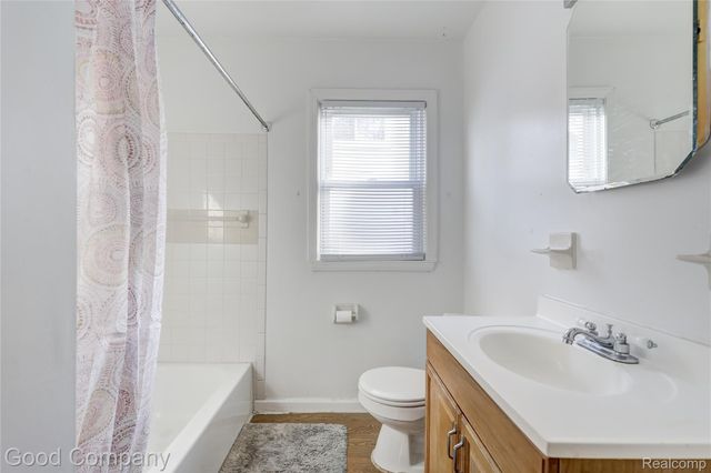 1216 E George Avenue, Hazel Park, MI 48030