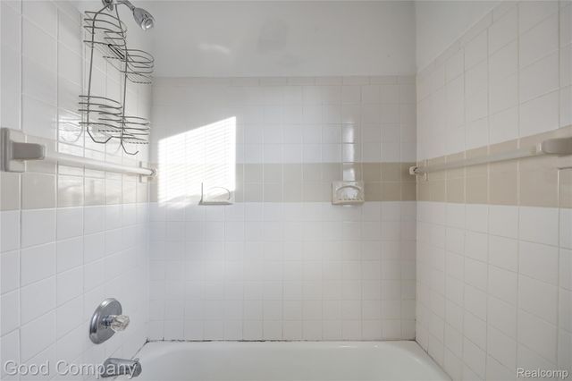 1216 E George Avenue, Hazel Park, MI 48030