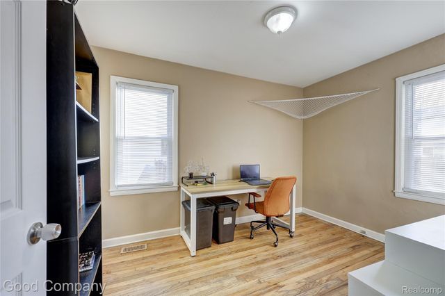 1216 E George Avenue, Hazel Park, MI 48030