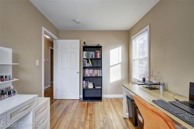 1216 E George Avenue, Hazel Park, MI 48030