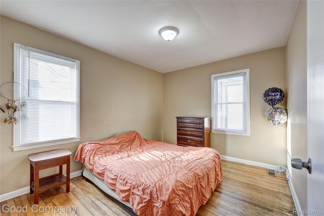 1216 E George Avenue, Hazel Park, MI 48030