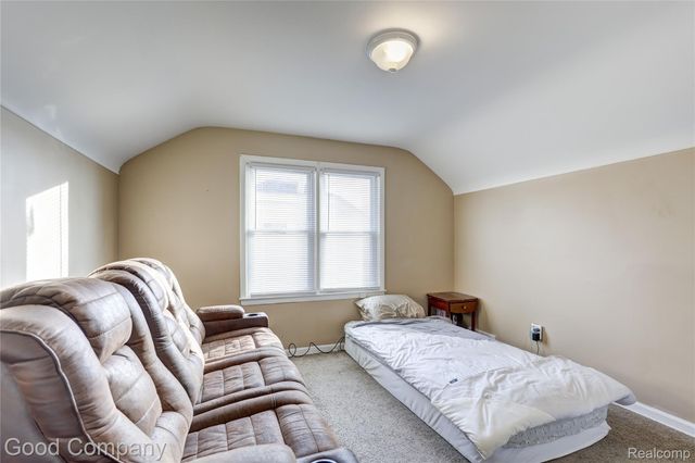 1216 E George Avenue, Hazel Park, MI 48030