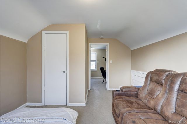 1216 E George Avenue, Hazel Park, MI 48030