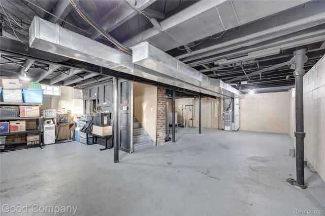 1216 E George Avenue, Hazel Park, MI 48030