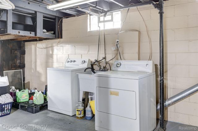 1216 E George Avenue, Hazel Park, MI 48030