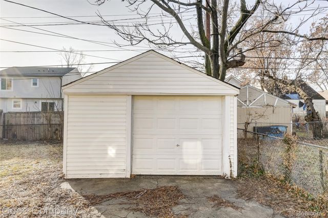 1216 E George Avenue, Hazel Park, MI 48030