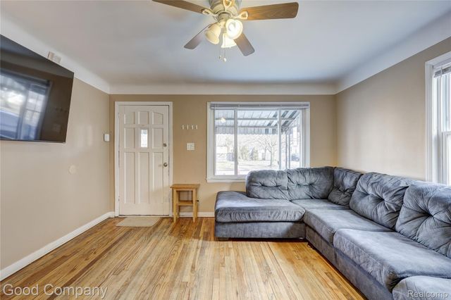 1216 E George Avenue, Hazel Park, MI 48030