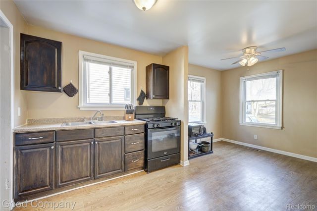 1216 E George Avenue, Hazel Park, MI 48030