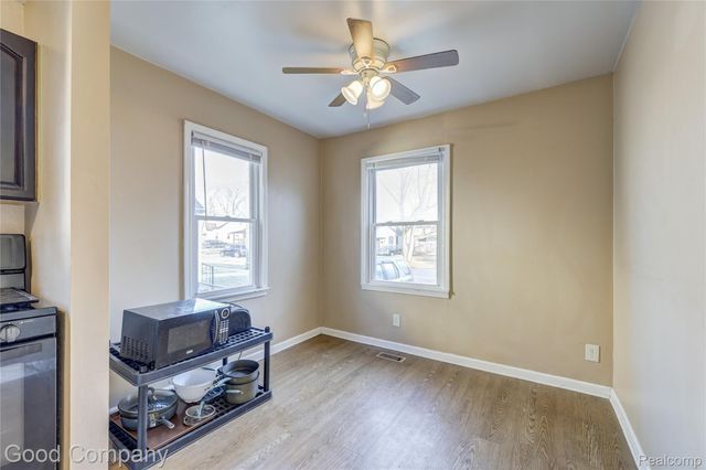 1216 E George Avenue, Hazel Park, MI 48030