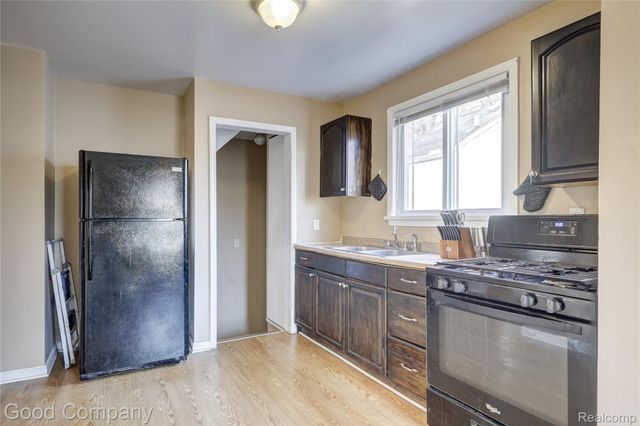 1216 E George Avenue, Hazel Park, MI 48030