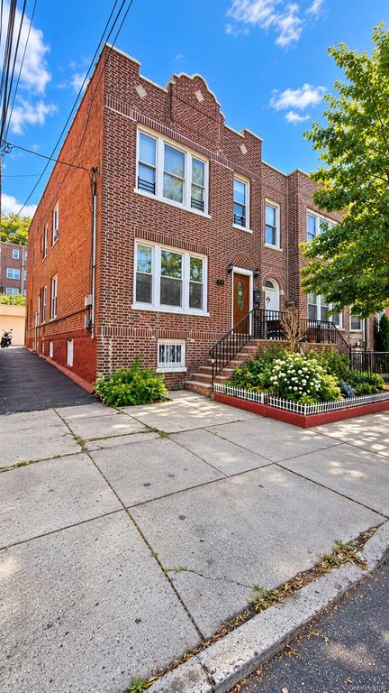 4626 Carpenter Avenue, Bronx, NY 10470 — exterior