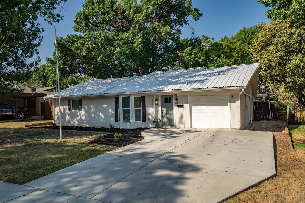 805 NW 14th Street, Grand Prairie, TX 75050 — photo 2