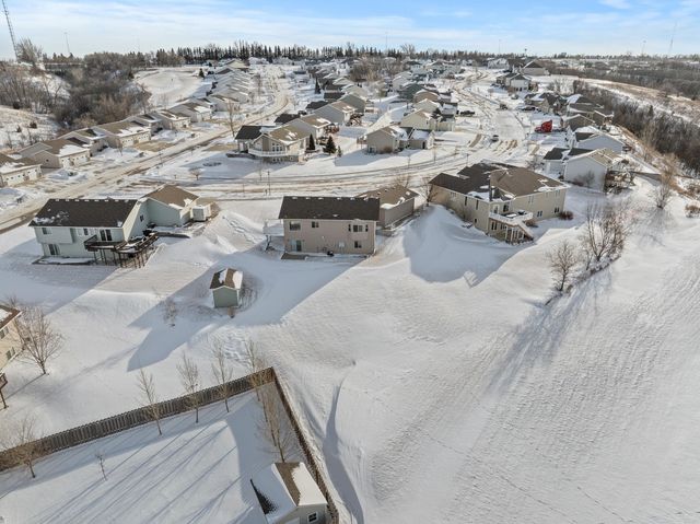 1616 DAKOTA DR SW, Minot, ND 58701