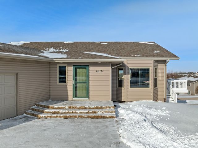 1616 DAKOTA DR SW, Minot, ND 58701
