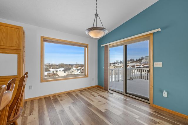 1616 DAKOTA DR SW, Minot, ND 58701