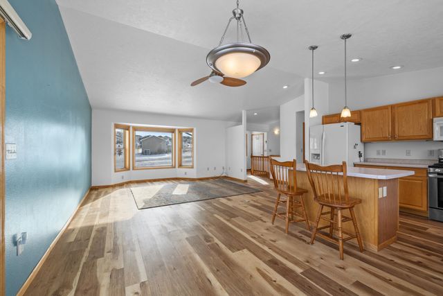 1616 DAKOTA DR SW, Minot, ND 58701