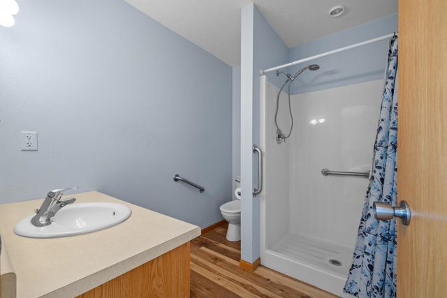 1616 DAKOTA DR SW, Minot, ND 58701