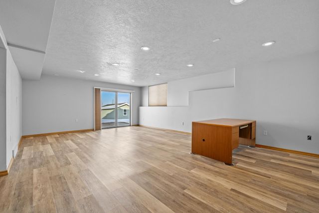 1616 DAKOTA DR SW, Minot, ND 58701