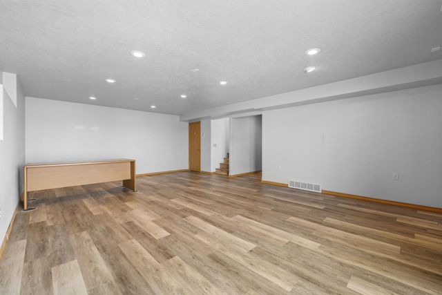 1616 DAKOTA DR SW, Minot, ND 58701