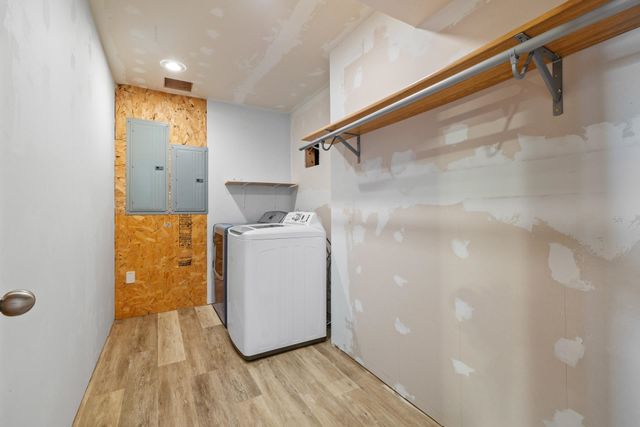 1616 DAKOTA DR SW, Minot, ND 58701