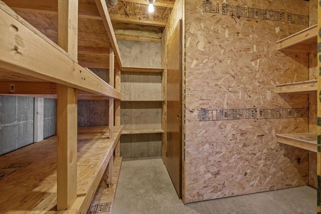 1616 DAKOTA DR SW, Minot, ND 58701