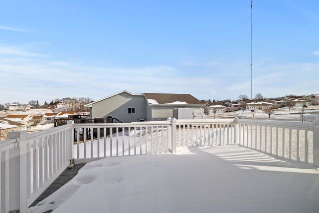 1616 DAKOTA DR SW, Minot, ND 58701