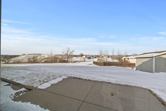 1616 DAKOTA DR SW, Minot, ND 58701