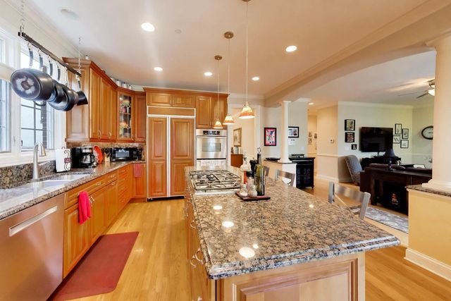 327 S Knight Avenue, Park Ridge, IL 60068
