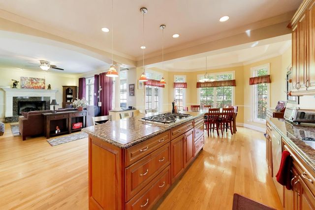 327 S Knight Avenue, Park Ridge, IL 60068