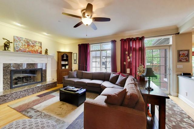 327 S Knight Avenue, Park Ridge, IL 60068